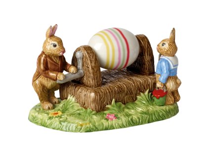 Dekorácia "Maľovanie vajíčka" Bunny Tales – Villeroy & Boch 1